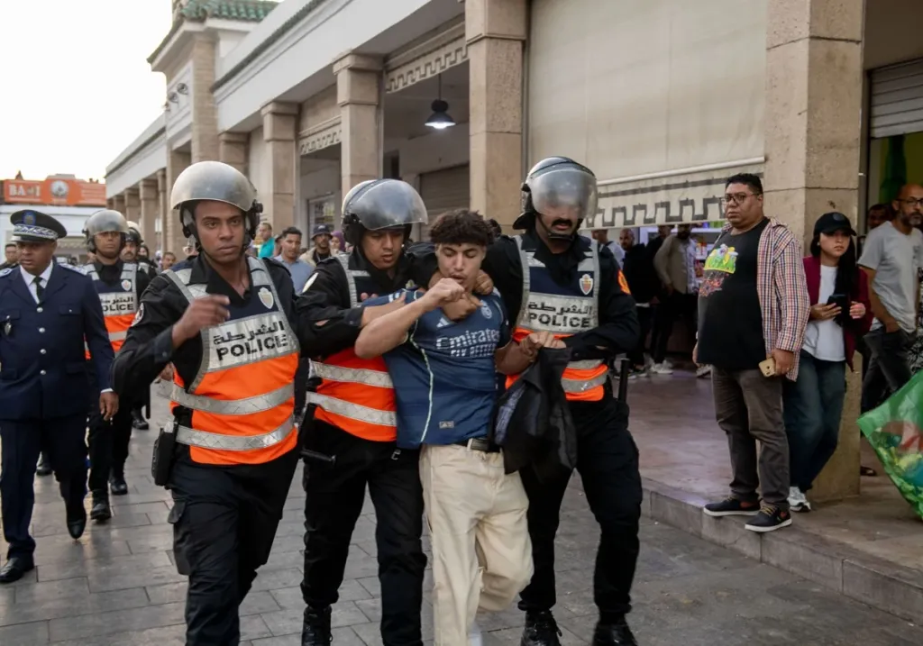 Défiant la répression, les manifestants revendiquent santé, éducation et justice sociale : Le Makhzen sur un volcan