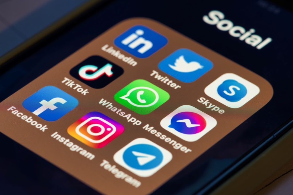 Une proposition de loi pour réguler leurs activités : TikTok, YouTube, Facebook et Instagram dans le viseur