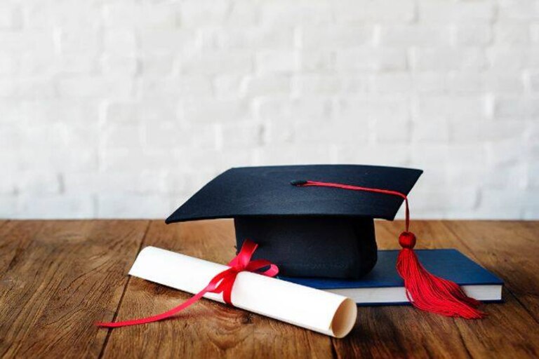L’Occident face au triple vertige : Diplômes déclassés, populisme enflé et ruée arctique