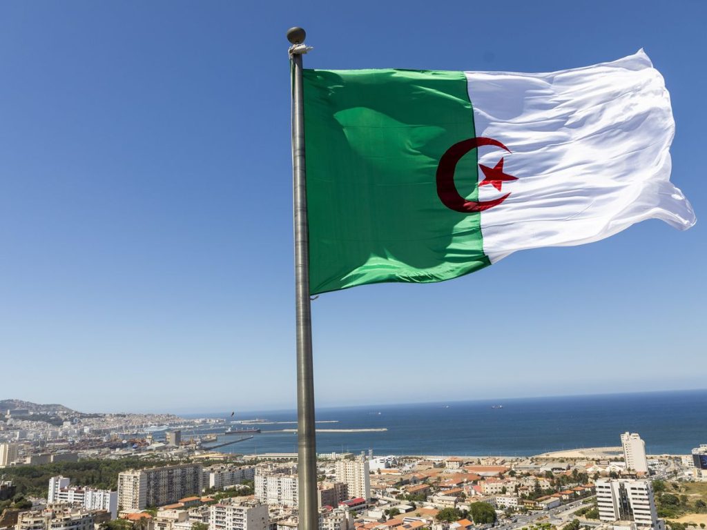 Édito/L’Algérie plus grande que les manœuvres