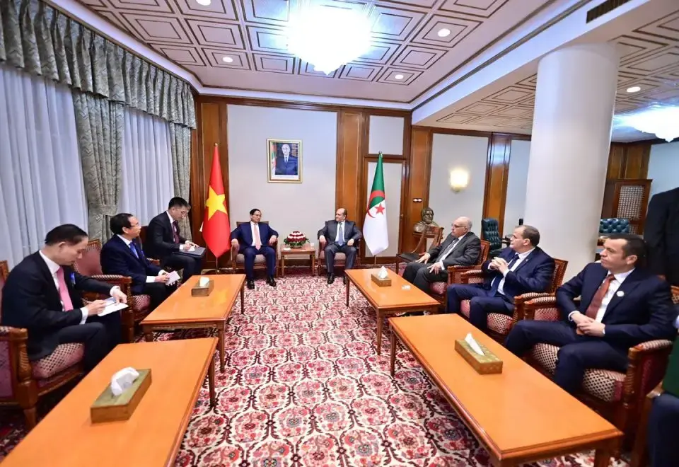 Le Premier ministre s’entretient avec son homologue vietnamien