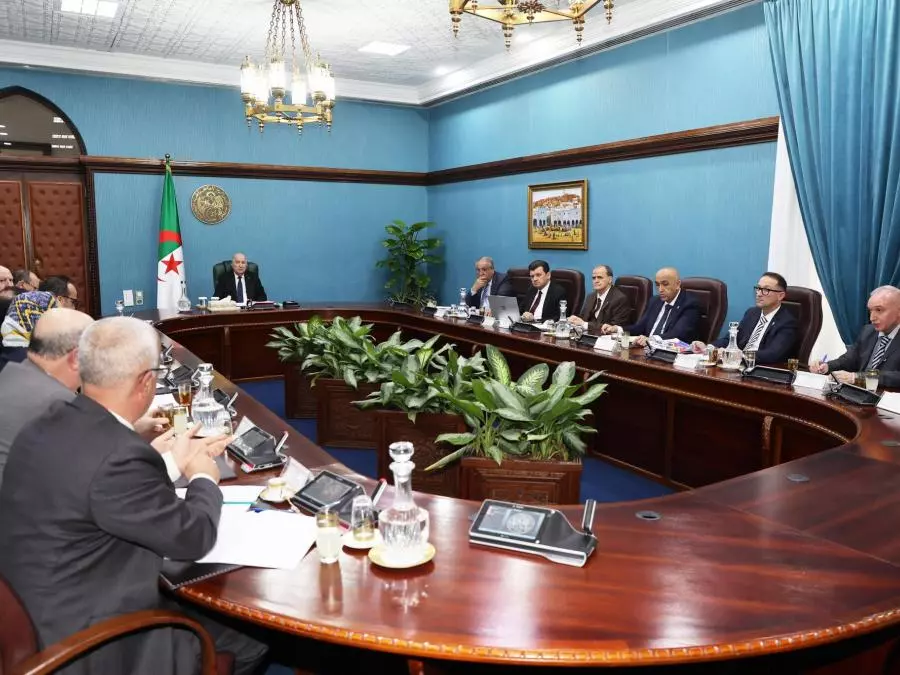 Le président de la République préside une réunion consacrée à la mécanisation agricole