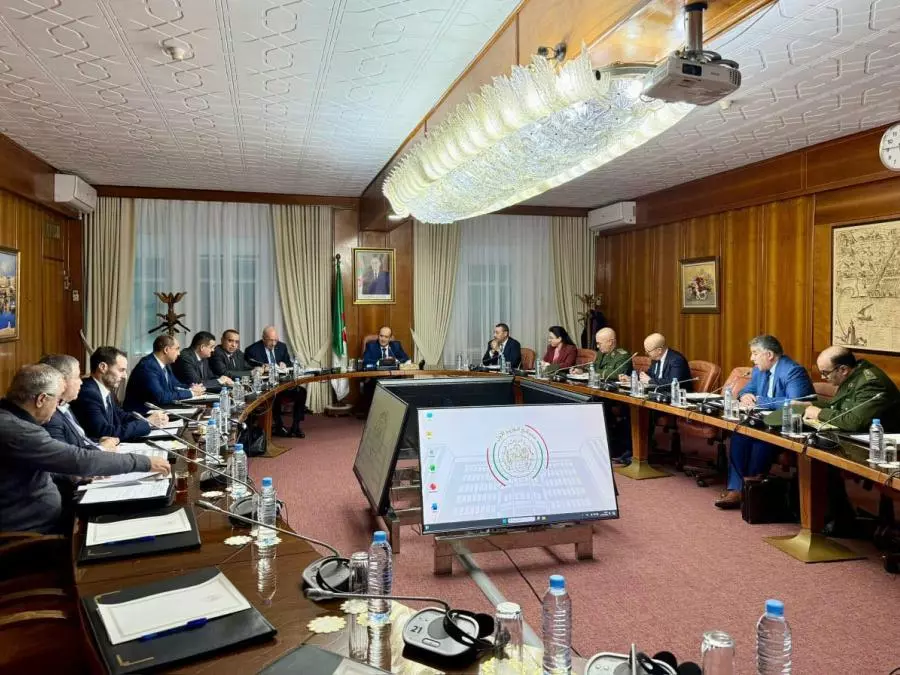 Le Premier ministre préside l’installation du dispositif de veille chargé du suivi de l’approvisionnement du marché national en produits de large consommation