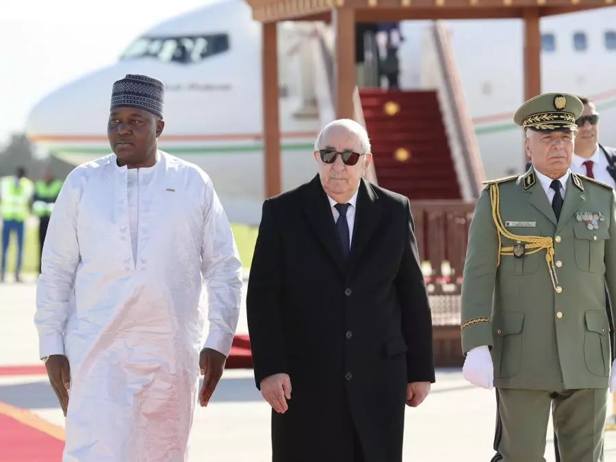 Le président de la République accueille le président du Niger à l’aéroport international d’Alger