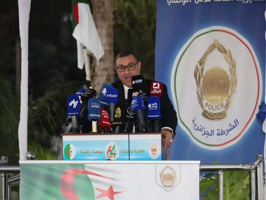 Sayoud préside la cérémonie de célébration du 64e anniversaire de la création de la Police algérienne
