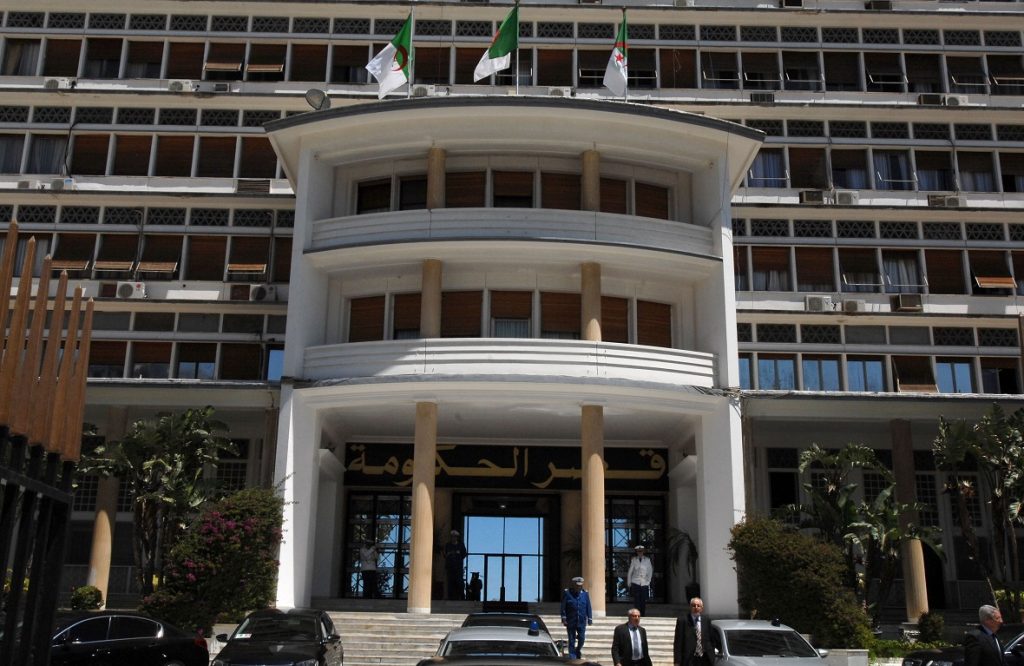 Le remaniement en toile de fond: Les ministres occupent le terrain