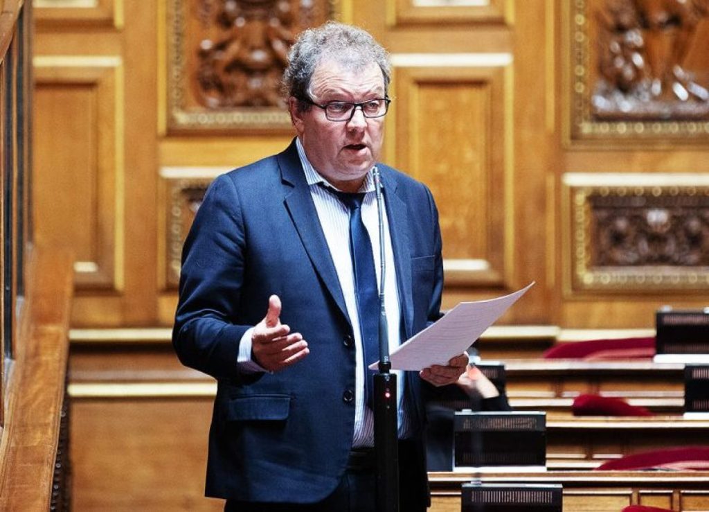 France : un sénateur interpelle le gouvernement sur la détention de Naâma Asfari et les entraves au droit de visite de son épouse
